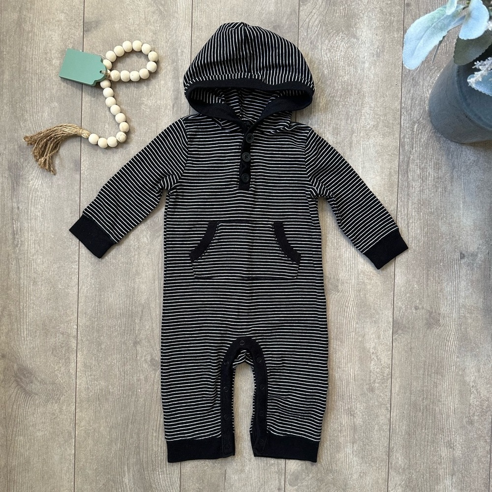 Old Navy Striped Black and White Baby Hooded Romper Longalls 6-12 Months Boy